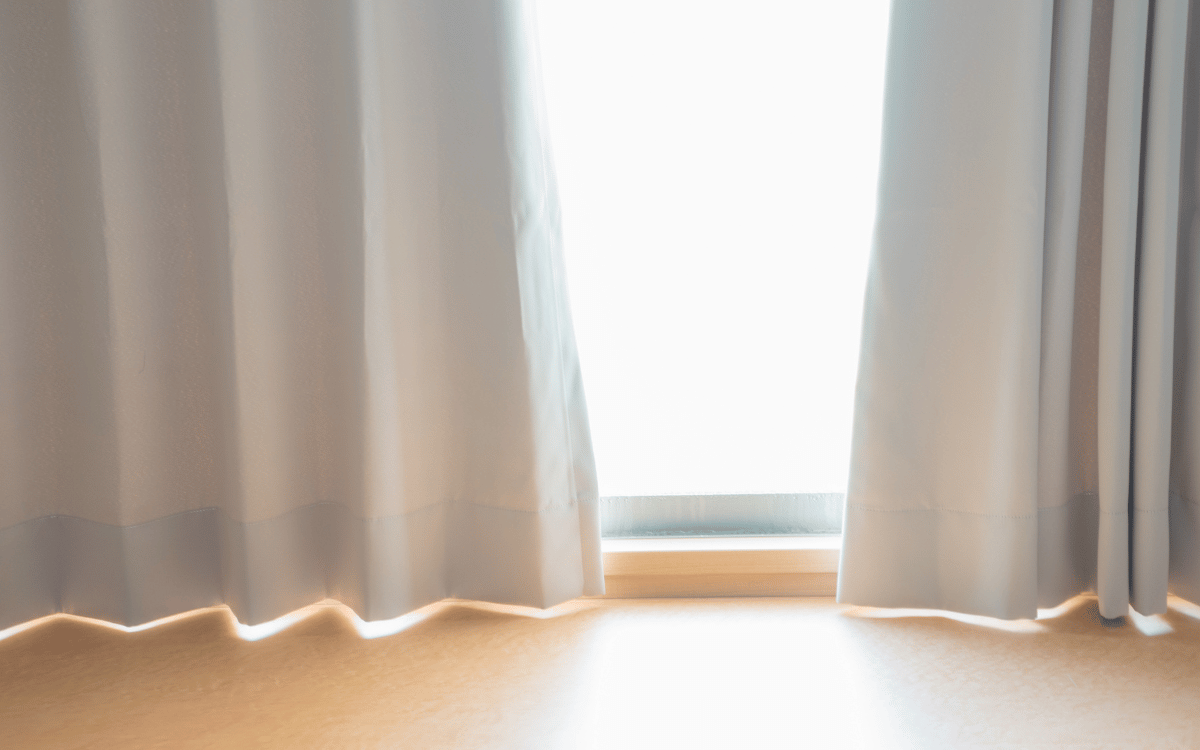 Detalle de tejido de alta calidad usado en cortinas tradicionales en Sabadell
